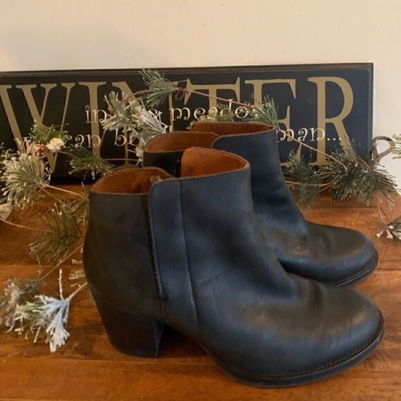 Kurt Geiger London Black Leather Bootie size 40 or 8.5 - Picture 8 of 10